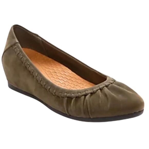BareTraps Norma Green Faux Suede Wedge Flats 8 - Picture 1 of 11